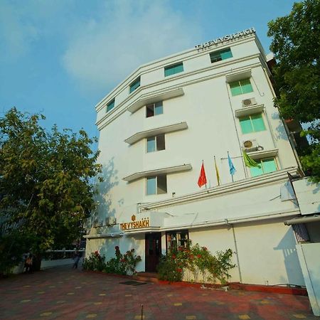 Hotel The Vyshakh à Guruvāyūr Extérieur photo