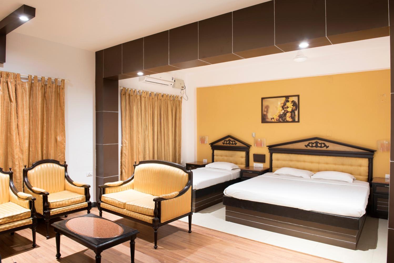 Hotel The Vyshakh à Guruvāyūr Extérieur photo