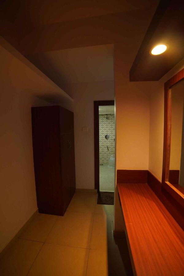 Hotel The Vyshakh à Guruvāyūr Extérieur photo