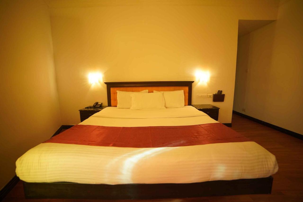 Hotel The Vyshakh à Guruvāyūr Extérieur photo