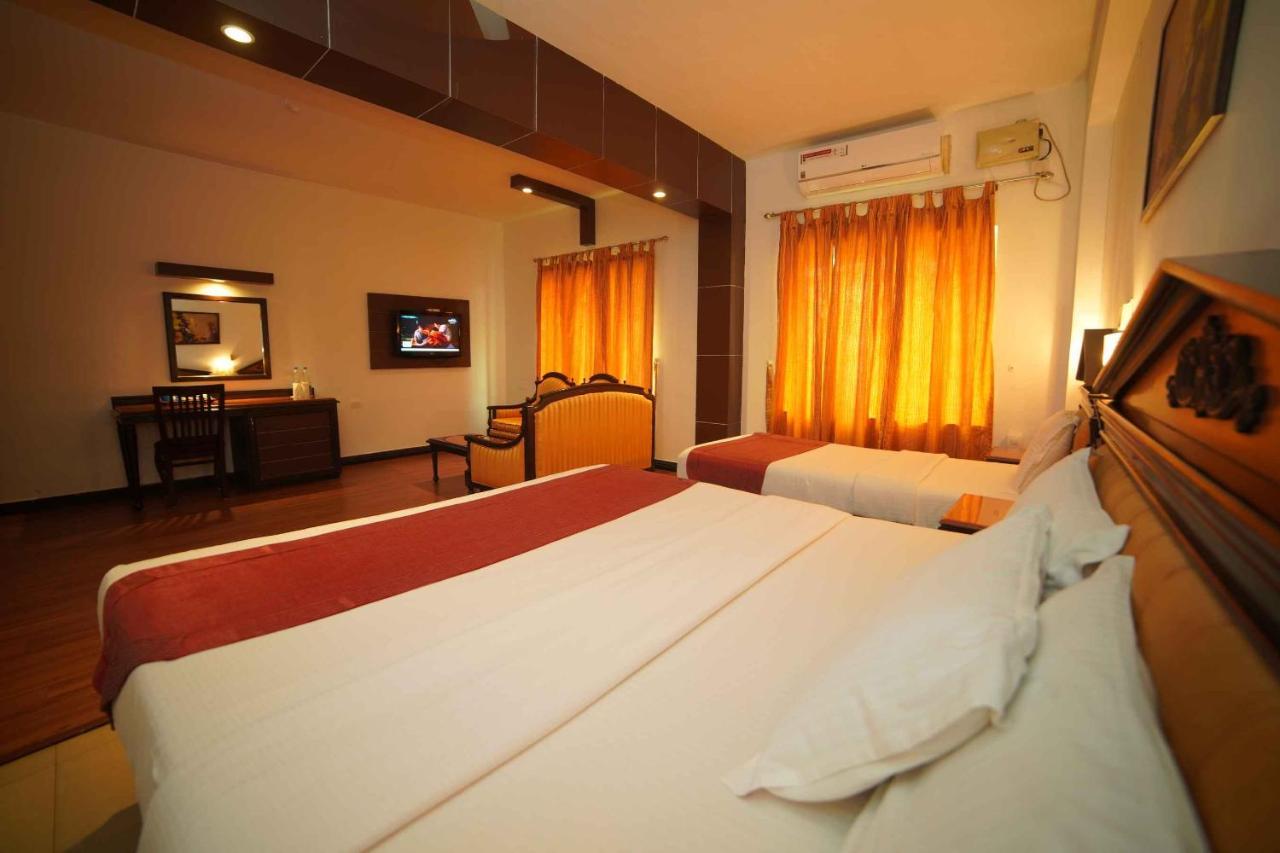 Hotel The Vyshakh à Guruvāyūr Extérieur photo