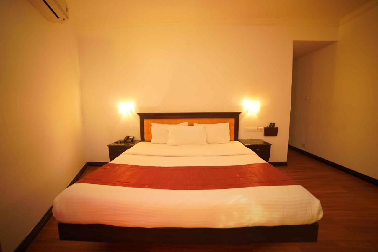 Hotel The Vyshakh à Guruvāyūr Extérieur photo