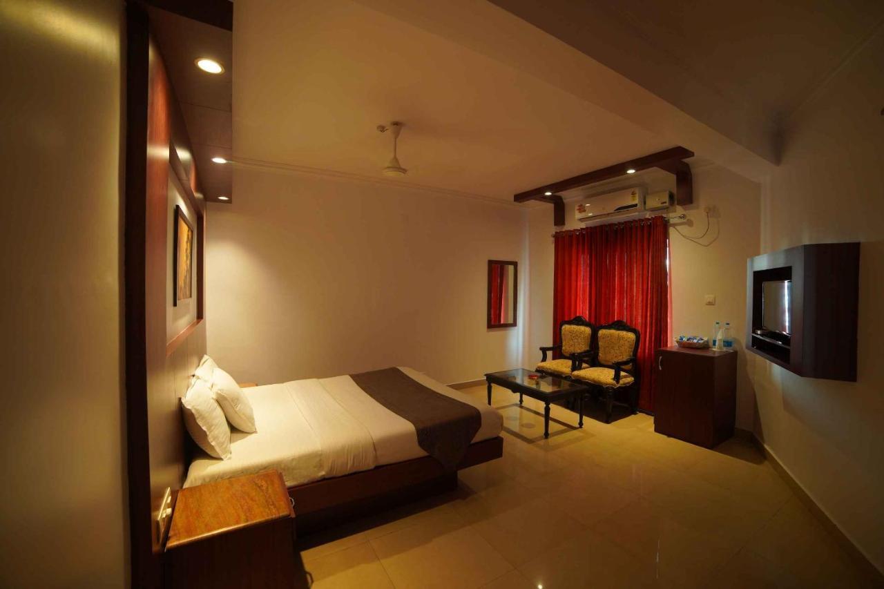 Hotel The Vyshakh à Guruvāyūr Extérieur photo