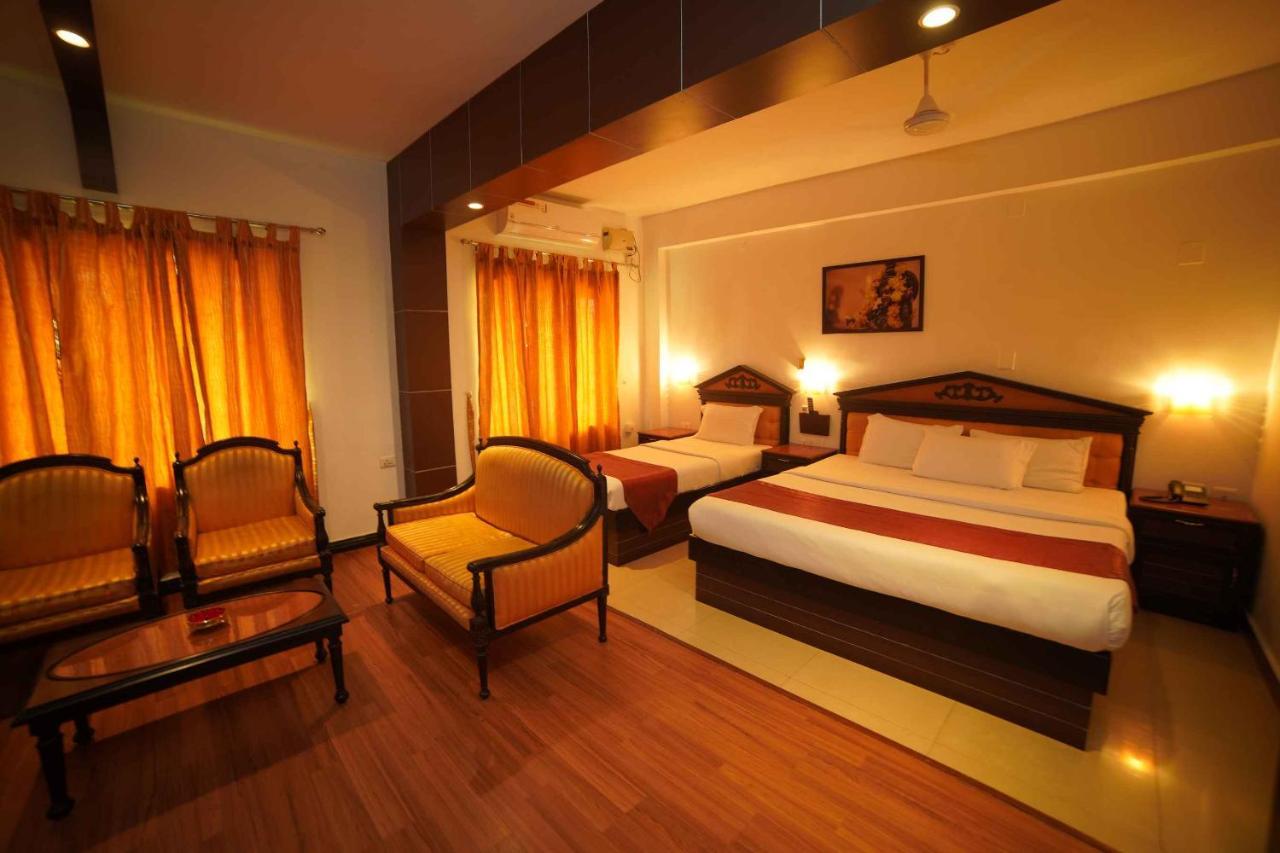 Hotel The Vyshakh à Guruvāyūr Extérieur photo
