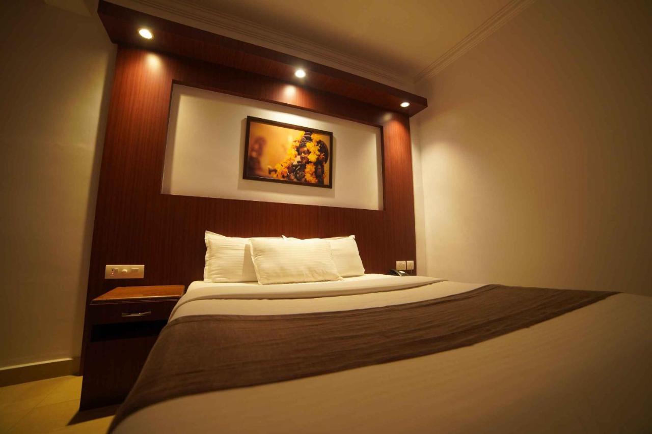Hotel The Vyshakh à Guruvāyūr Extérieur photo