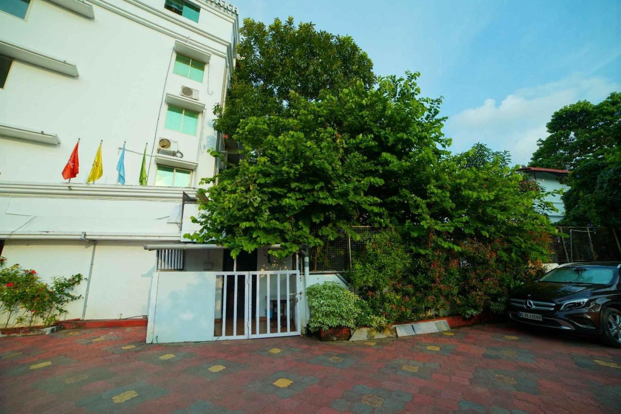Hotel The Vyshakh à Guruvāyūr Extérieur photo