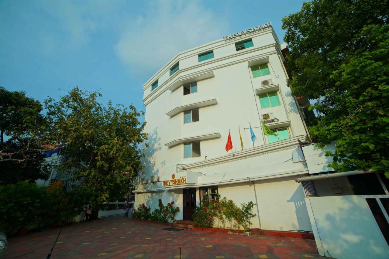 Hotel The Vyshakh à Guruvāyūr Extérieur photo