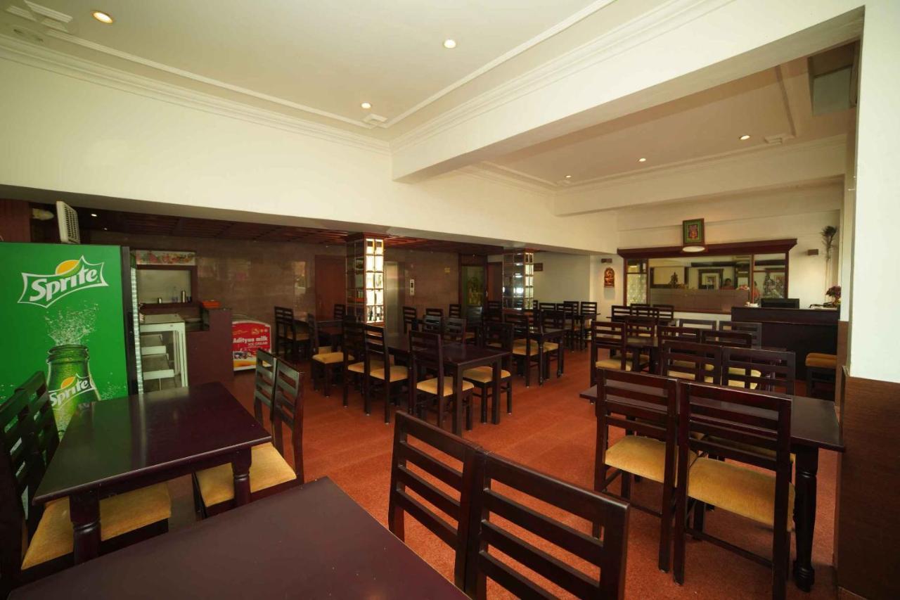 Hotel The Vyshakh à Guruvāyūr Extérieur photo