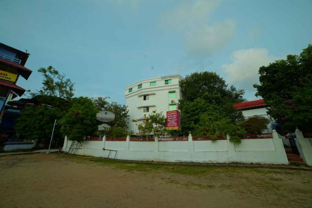 Hotel The Vyshakh à Guruvāyūr Extérieur photo